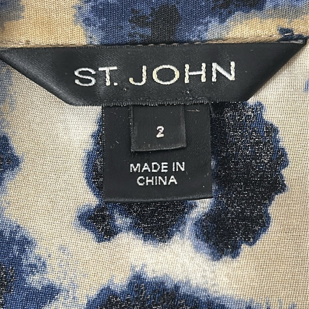 St. John Size Small Silk Blouse Button Front Scarf Accent Leopard Pattern Top - Picture 2 of 10